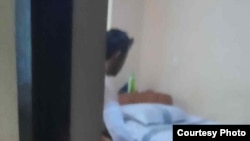 Рабочий завода, получивший ожоги в результате аварии на заводе GTL.