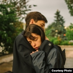 Cadru din flimul „Metronom”, țesut în jurul unei povești de dragoste