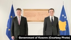 Kryeministri i Kosovës, Albin Kurti (djathtas) dhe i dërguari i BE-së për bisedimet Kosovë-Serbi, Mirosllav Lajçak, Prishtinë, qershor 2022.