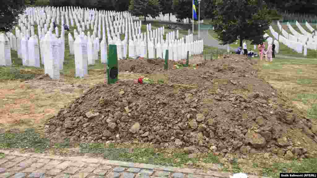 До моментот кога беа погребани 50 жртви на 11 јули 2022 година, во Меморијалниот центар во Поточари беа погребани 6.652 жртви.