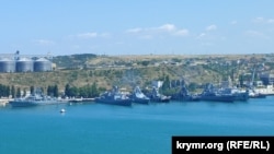 Біля Курячої пристані в Севастопольській бухті пришвартовані два кораблі-носії крилатих ракет