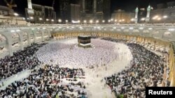 د تېرو دوو کالونو په نسبت سږکال په ګڼ شمېر کې خلک حج ته تللي دي.