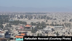 برخی از نظامیان پیشین در فراه می‌گویند که طالبان آنان را از خانه‌های شان به زور بیرون کرده اند.