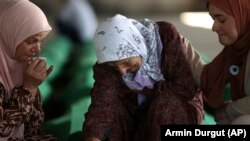 Në kujtim të viktimave të gjenocidit...