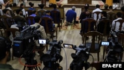 آرشیف - شماری از خبرنگاران حین پوشش یک کنفرانس خبری در کابل