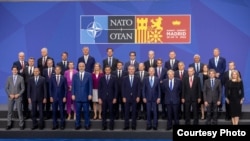 Fotografia de grup a liderilor NATO, la Summitul de la Madrid, care a fost marcat de invitarea Finlandei și Suediei să devină membre ale Alianței.