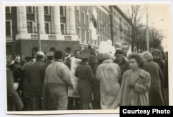 Міліцыя спрабуе спыніць пэрформанс Алеся Пушкіна 25 сакавіка 1989 году