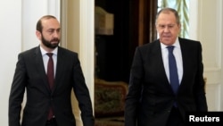 Հայաստանի և Ռուսաստանի արտաքին գերատեսչությունների ղեկավարներ Արարատ Միրզոյանը և Սերգեյ Լավրովը, Մոսկվա, 8 ապրիլի, 2022թ.