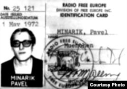 Legitimația de serviciu a fostului agent cehoslovac de informații Pavel Minařik, care a lucrat la secția cehoslovacă a Europei Libere la München între 1972 - 1976.