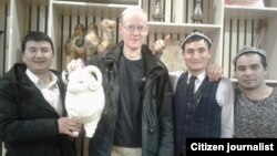 Евгений Бунин өзбекстандык изилдөөчүлөр менен. Ташкент. 2019-жыл.