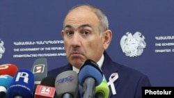 Armenia - Prime Minister Nikol Pashinian speaks at a news briefing in Yerevan, October 16, 2025.