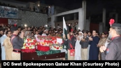 د فیصل اسماعیل په جنازه کې ځايي چارواکو ګډون وکړ - د جولای دویمې انځور.