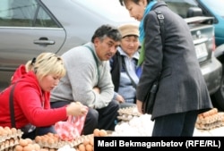 На базаре в Алматы.