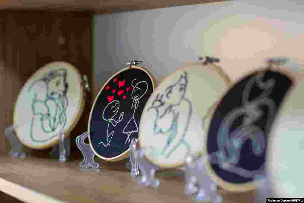 Edhe nëpër strehimoret e tjera të Kosovës, të mbijetuarat e dhunës në familje mësojnë se si të bëjnë punëdore.