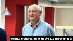 Alexandru Munteanu a povestit, în primul său interviu la ProTV, că Maia Sandu a fost cea care l-a sunat și l-a invitat să conducă Guvernul de la Chișinău. Imagine de la un eveniment cultural organizat cu susținerea Alianței Franceze din Moldova la Chișinău, pe 16 octombrie 2025