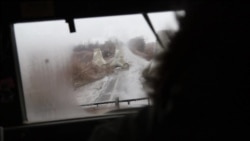 Зруйноване бойовими діями Широкино з вікна «Гамві»