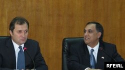 Ambasadorul american Chaudhry şi premierul Filat, 28Sept2009