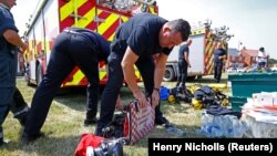 Поліція і рятувальники працюють в Еймсбері, де двох людей виявили непритомними наприкінці червня