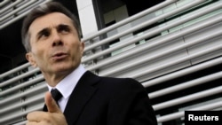 ბიძინა ივანიშვილი კამერებთან მხოლოდ 2011 წელს გამოჩნდა - წლების განმავლობაში იგი თავს არიდებდა საჯაროობას