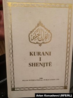 Kuran u prevodu Muslimanskog džamata Ahmedija, kako sami tvrde, jednak je bilo kojem drugom prevodu Kurana,