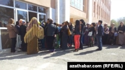 Nobata duran adamlar