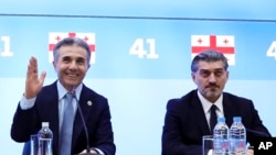 Бидзина Иванишвилиб почетный председатель «Грузинской мечты» (слева) выдвинул кандидатуру Михаила Кавелашвили в президенты 27 ноябряя 2024 года.