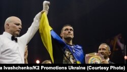 Український боксер Олександр Усик після перемоги над росіянином Муратом Гассієвим, Москва, 22 липня 2018 року