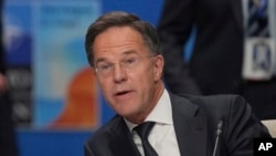 Secretarul general al NATO, Mark Rute, deschide oficial summitul alianței.