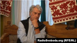 «На фоні оцих 250 років російської колонізації, ота можливість дихати по-українськи, яка в нас сьогодні є, боротися, відчувати, що ми браття, що ми сестри, мене, наприклад, дуже мобілізує», – Ющенко
