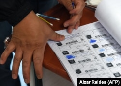 Земање фингерпринт во Боливија