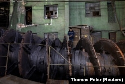 Imagine dintr-o unitate de procesare a grafitului din Zavallievski, Ucraina.