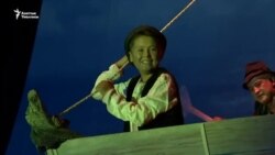 Өзбек театры көрүүчүнү ыйлатты