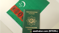 Сумма взяток, требуемых за скорое оформление биометрического паспорта, растёт на глазах, говорят туркменистанцы
