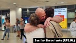 Владислав Есипенко, журналист Крым.Реалии (Радіо Свобода), прибыл в Прагу после освобождения из российского заключения в Крыму. Прага, 22 июня 2025 года