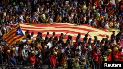 Каталониянын көз карандысыздыгын жактаган студенттердин Барселонадагы жүрүшү. 28-сентябрь, 2017-жыл. 