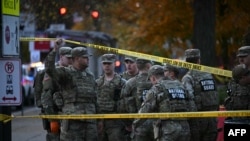 Soldați ai Gărzii Naționale aflați la locul atacului din Washington DC. 26 noiembrie, 2025.