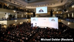 Голова Мюнхенської конференції з питань безпеки Вольфганг Ішингер виступає під час конференції в Мюнхені, Німеччина, 14 лютого 2020 року.