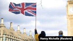 از لندن خواسته شده است تا روش بهتری در زمینه انتقال افغانها و پذیرش آنان اتخاذ کند