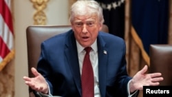 Strategija nacionalne bezbednosti Bele kuće i predlog velikog odbrambenog zakona u Kongresu iznose drastično različite vizije američke spoljne politike, podstičući i saveznike i rivale da preispitaju ulogu SAD u svetu. Fotografija: predsednik SAD Donald Tramp, 8. decembar 2025.