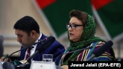 حوا علم نورستانی رئیس کمیسیون مستقل انتخابات افغانستان حین اعلام نتایج نهایی انتخابات ریاست جمهوری. 18 February 2020