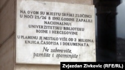 Tabla ispred ulaza u Vijećnicu, Sarajevo