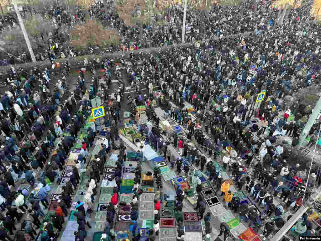 Петербур Җәмигъ мәчетенә 30 март иртәсендә 150 меңләп кеше килгән. 