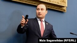 ფოტო არქივიდან: ანრი ოხანაშვილი, პარლამენტის იურიდიულ საკითხთა კომიტეტის თავმჯდომარე 