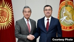 Садыр Жапаров менен Ван И. 19-ноябрь, 2025. Бишкек