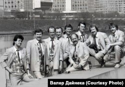 Зоряний склад «Піснярів»: Владислав Місевич зліва від Володимира Мулявіна