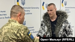 12 листопада командування Українського легіону повідомило про підписання перших контрактів із чоловіками в Польщі