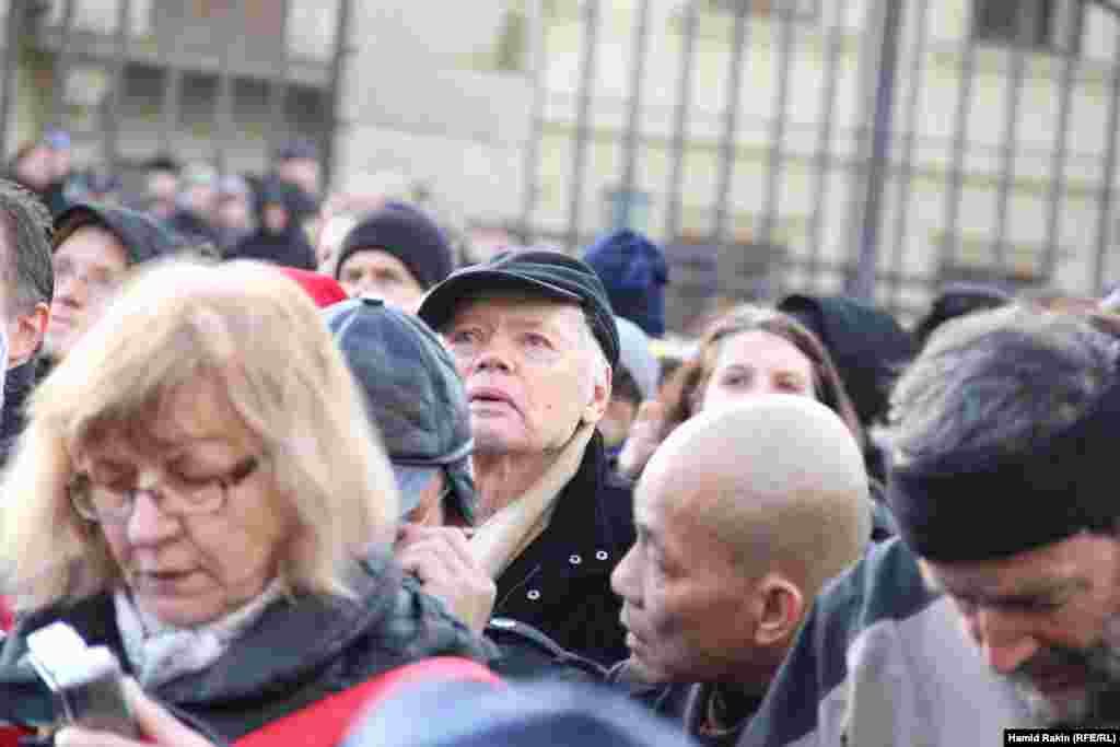 A large crowd of mourners gather outside the castle ahead of the hearse's arrival.
