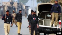 په وروستیو میاشتو کې د خیبر پښتونخوا په یوشمېر ښارونو کې پر پولیسو او امنیتي ځواکونو حملې شوې دي - پخوانی انځور. 