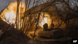 Вогонь із української самохідної гаубиці «Гвоздика» по російських позиціях на Донеччині, 16 лютого 2024 року