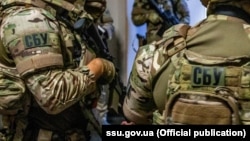 За даними СБУ, чоловік брав участь у бойових діях на боці «ДНР» у 2014-2015 роках, після чого повернувся на неокуповану територію